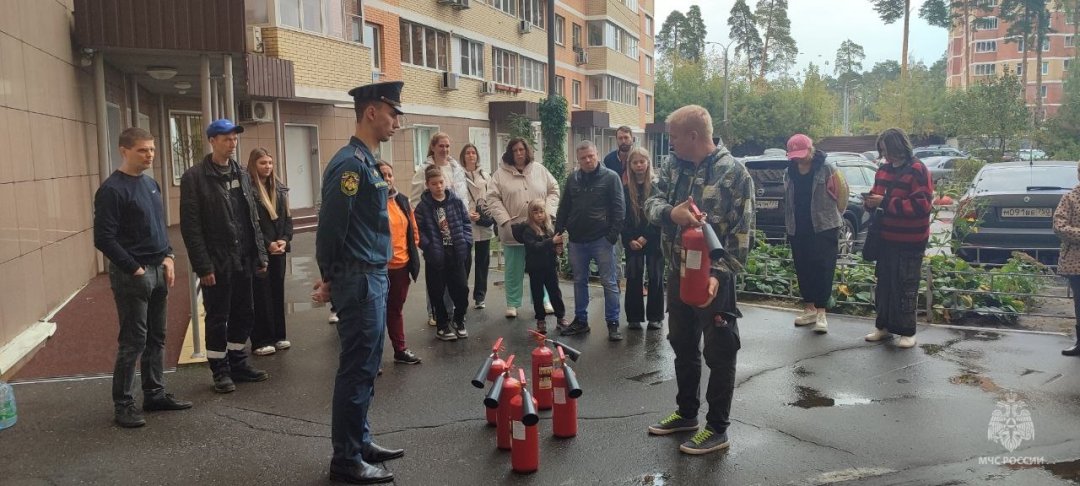 В Раменском жителям многоэтажек рассказывают, как защитить свое жилье от пожара