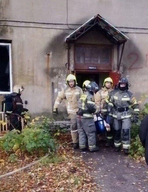 16 человек из горящего дома спасли огнеборцы
 
🚨 В воскресенье работники ПСЧ-262, ПСЧ-340 и ОП ПСЧ-262 #Мособлпожспас совместно с сотрудниками федеральной противопожарной службы и спасателями «РамСпаса» эвакуировали людей и потушили пожар в многоквартирно